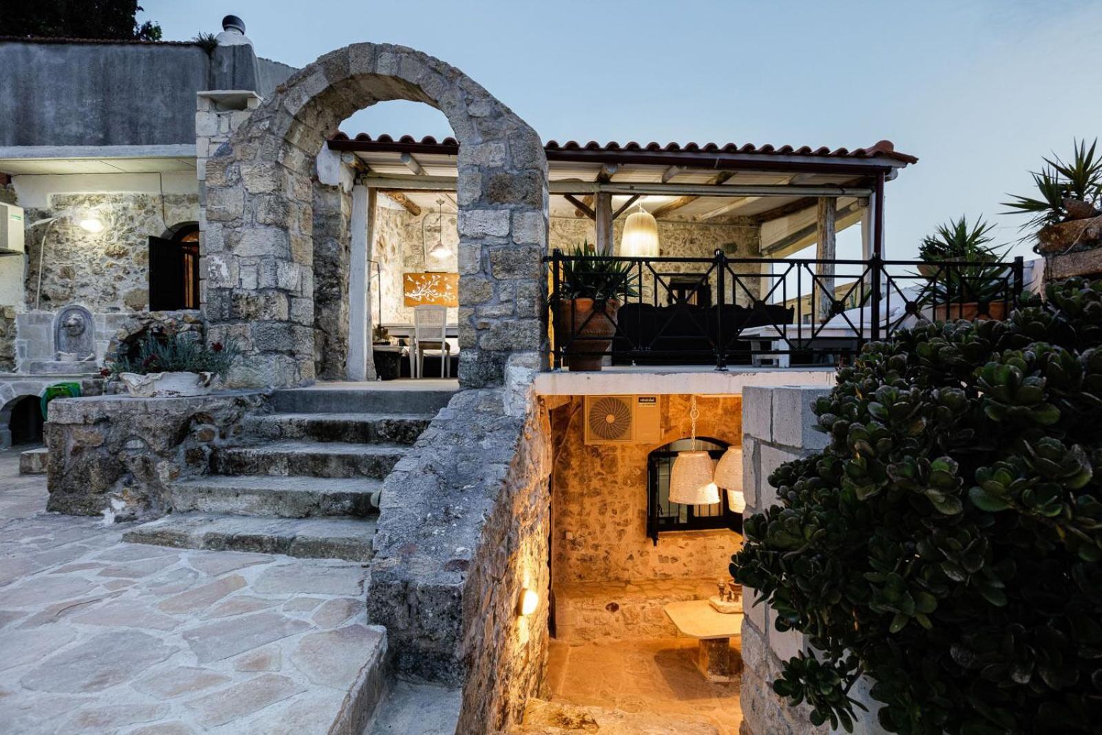Antonia'S Stonebuilt Mansion With A Private Pool Villa Armenoi  ภายนอก รูปภาพ